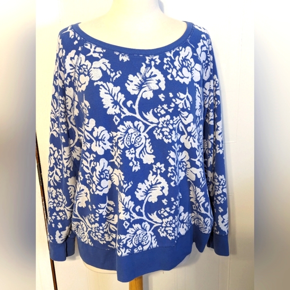 Basic Editions Sweaters - Basic Edition Sweater 203